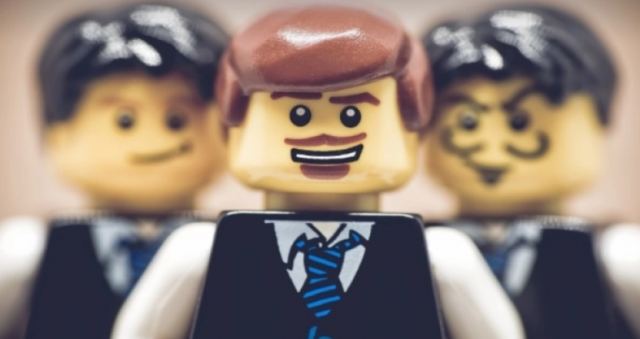 Η τρομερή ιστορία πίσω από την ανακάλυψη των Lego: Πώς ένας μαραγκός δημιούργησε το πιο γνωστό παιχνίδι