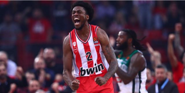 Euroleague: Θρίαμβος του Ολυμπιακού επί του Παναθηναϊκού AKTOR με... ηρωικό Μόουζες Ράιτ