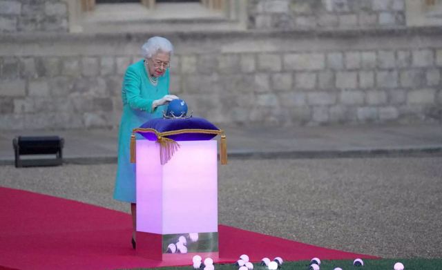 Βασίλισσα Ελισάβετ: Αγωνία για την υγεία της - Όλη η Βασιλική Οικογένεια στο πλευρό της