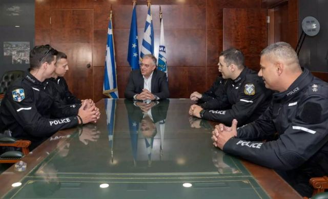 Σύλληψη διαρρήκτη σε στέγη στην Ομόνοια – Συγχαρητήρια Τάκη Θεοδωρικάκου