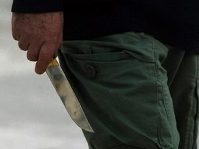 Μπήκε να ληστέψει με κουζινομάχαιρο αλλά τα βρήκε «σκούρα»