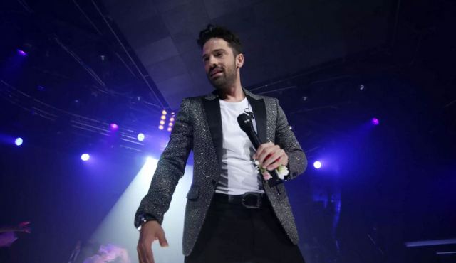 Θαυμάστρια του Αργυρού στη Χαλκίδα του πέταξε... το σουτιέν της!