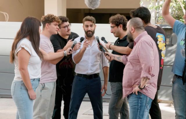 Το viral video του Διονύση Ατζαράκη για τον Στέφανο Κασσελάκη: «Ξεκίνησα από τις φαβέλες της Εκάλης»