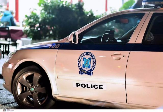 Καλλιθέα: Θρίλερ με τον άνδρα που βρέθηκε μαχαιρωμένος σε διαμέρισμα – Κρατείται η σύντροφός του