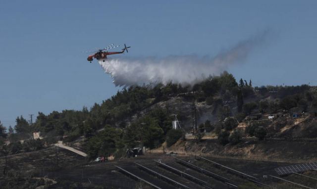 Σε πύρινο κλοιό η χώρα: Νέες μεγάλες φωτιές σε Άραξο και Κόρινθο