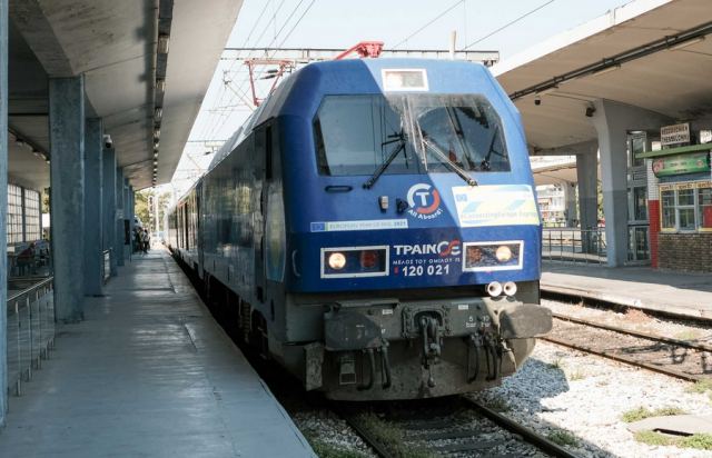 Τρένο συγκρούστηκε με αυτοκίνητο στη γραμμή Βόλος - Λάρισα