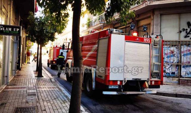 Αναστάτωση για καπνό στο κέντρο της Λαμίας - Δείτε εικόνες