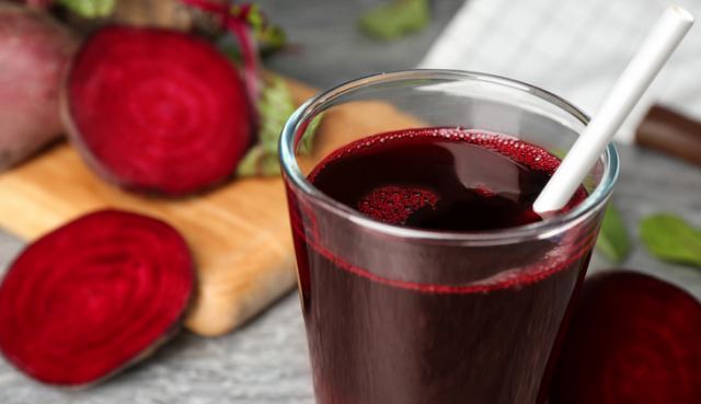 Η κόκκινη υπερτροφή που αυξάνει αντοχή και απόδοση – Ένα ποτήρι χυμός κάνει τη διαφορά