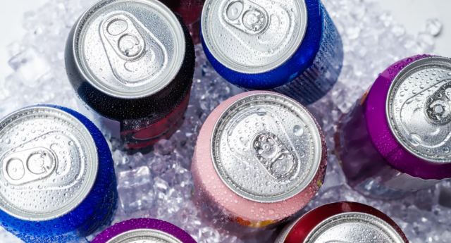 Τα ενεργειακά ποτά συνδέονται με κακή ποιότητα ύπνου, τι έδειξε έρευνα