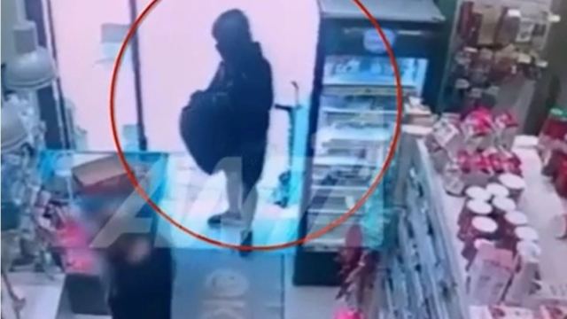 Καρέ καρέ η δράστη των ληστών σε σούπερ μάρκετ στη Γλυφάδα και στο Φάληρο