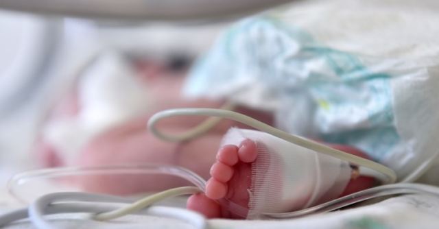 Αμαλιάδα: Πώς κατάφεραν να σώσουν το 8 μηνών βρέφος που κατάπιε μπαλάκι - 