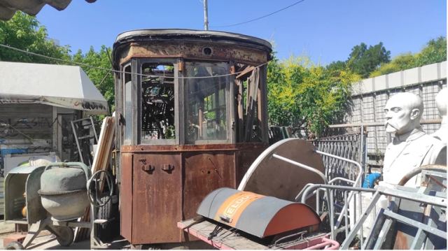 Θεσσαλονίκη: Εκστρατεία για να σωθεί το τελευταίο βαγόνι του ιστορικού Τραμ που σαπίζει εγκαταλελειμμένο [εικόνες]