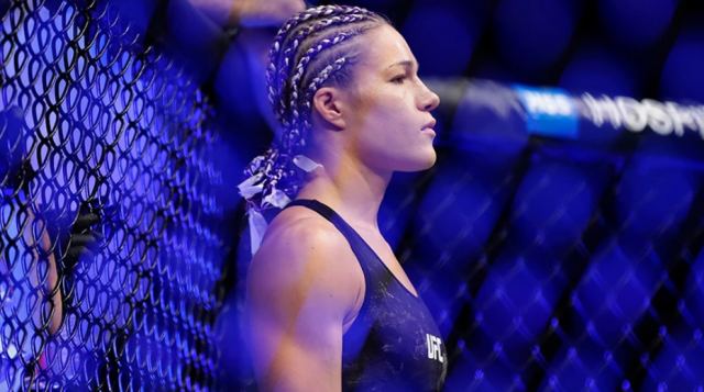 Βγάζει λεφτά πουλώντας τις βρώμικες κάλτσες της και φωτογραφίες των ποδιών της