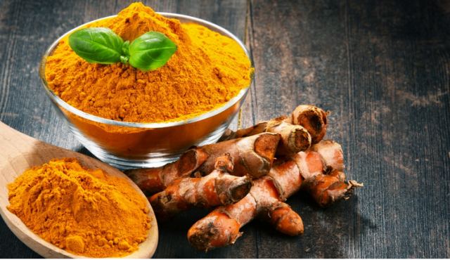 Το χρυσαφένιο μπαχαρικό που μειώνει τα τριγλυκερίδια και καταπολεμά τη φλεγμονή