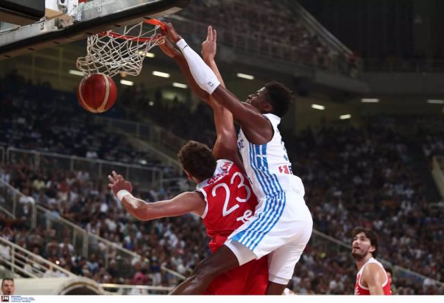 Ελλάδα – Τουρκία: «Κυρίαρχος» ο Κώστας Αντετοκούνμπο «καθάρισε» τους Τούρκους και για τον απόντα Γιάννη