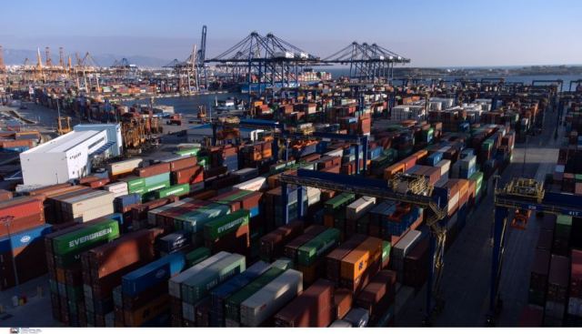 Εντόπισαν 210 κιλά κοκαΐνης μέσα σε κοντέινερ με γαρίδες στο λιμάνι του Πειραιά