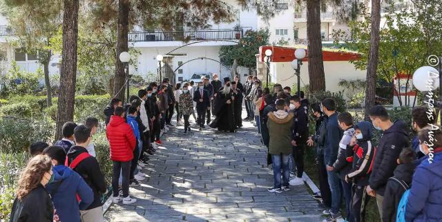 Τσικνοπέμπτη στο Πρότυπο Εκκλησιαστικό Σχολείο Λαμίας με πολλά δώρα για τους μαθητές (ΦΩΤΟ)