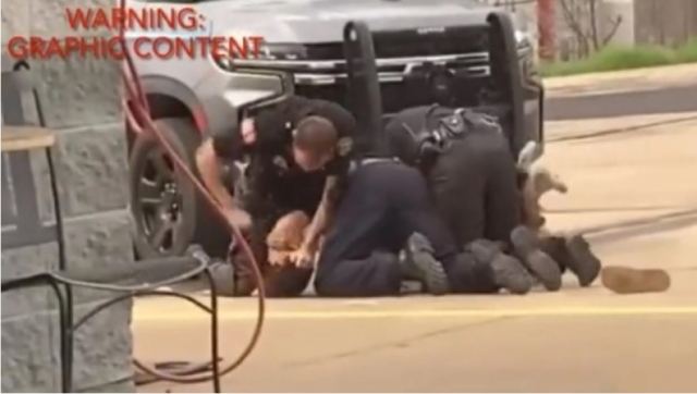 Σε διαθεσιμότητα οι τρεις αστυνομικοί στις ΗΠΑ που ξυλοκόπησαν βάναυσα έναν ύποπτο στις ΗΠΑ