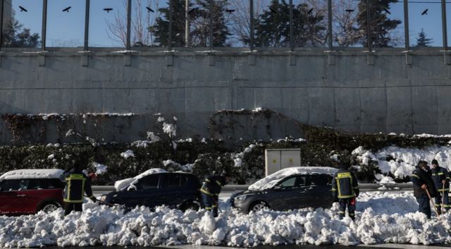 Τι λέει ο αδερφός του οδηγού στην Αττική Οδό που έπαθε έμφραγμα: Μπήκε στις 11:00 και τον έβγαλαν στις 12 τη νύχτα