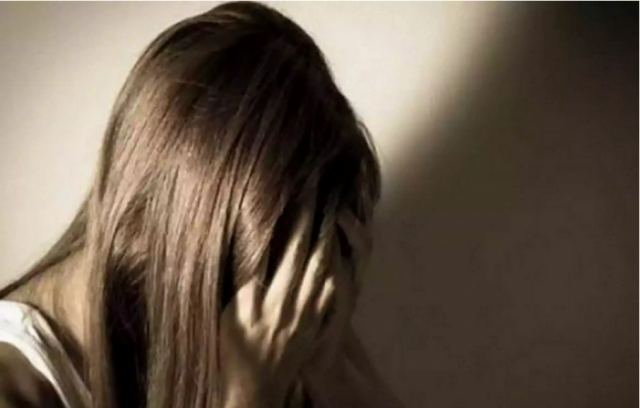 Απίστευτο περιστατικό: Τη χτύπησαν οι γονείς της επειδή δεν πήρε πτυχίο Αγγλικών!