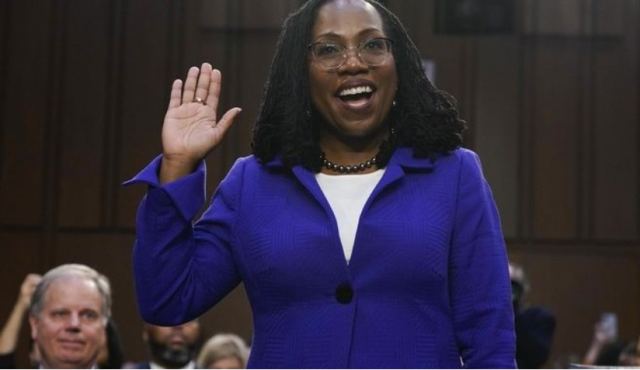 ΗΠΑ: Η Κετάνζι Μπράουν Τζάκσον γίνεται η πρώτη μαύρη Ανώτατη Δικαστής