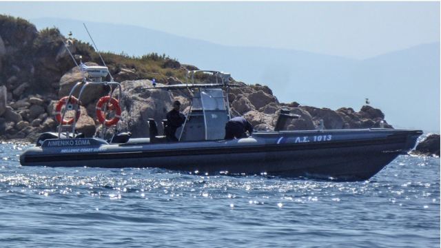 Θρίλερ με δύο σορούς σε Κέα και Σαρωνικό - Άγνωστο αν ανήκουν στους δύο αγνοούμενους κολυμβητές στο Σούνιο
