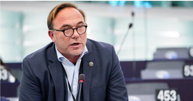 Ο Πέτρος Κόκκαλης αποχωρεί από την ευρωομάδα του ΣΥΡΙΖΑ και προαναγγέλλει νέο κόμμα