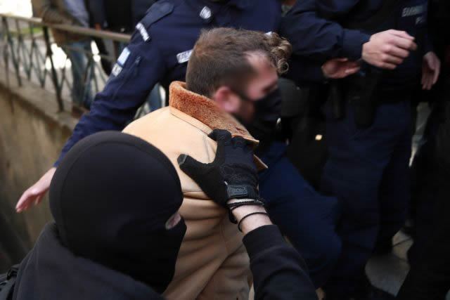 Δίκη προπονητή ιστιοπλοΐας: Ως τον έρωτα της ζωής του παρουσίασε την 12χρονη Αμαλία ο κατηγορούμενος