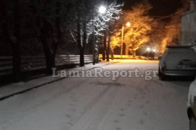 Χιονίζει σε όλη την ορεινή δυτική Φθιώτιδα