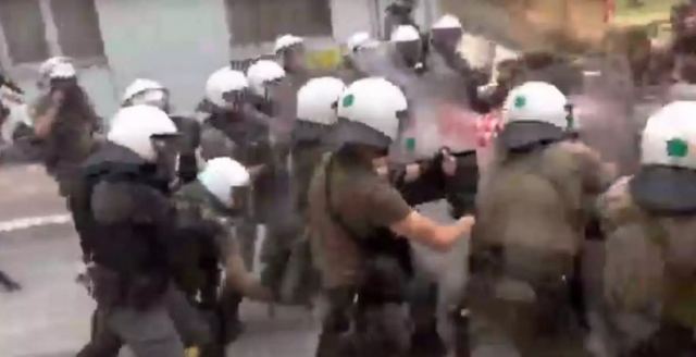 Επεισόδια και πάλι στο ΑΠΘ μεταξύ ΜΑΤ και φοιτητών - Ένας τραυματίας