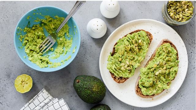 Τι να αλείφουμε στο ψωμί για χαμηλή πίεση και γερή καρδιά