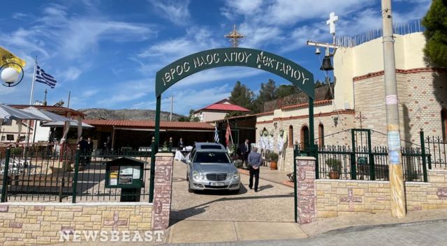 Ντυμένη νύφη αποχαιρετούν την 28χρονη Κυριακή - Θρήνος και οργή στην κηδεία της