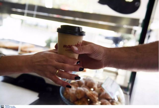 Μειωμένος ΦΠΑ για ακόμα έξι μήνες σε εστίαση, καφετέριες και μέσα μαζικής μεταφοράς