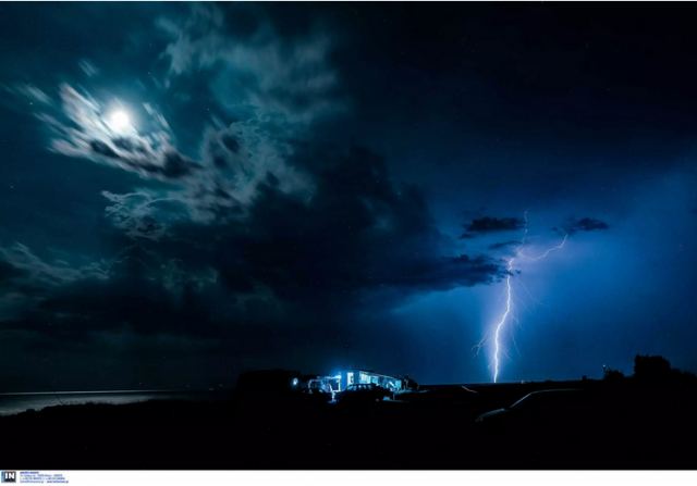 Μυτιλήνη: Πανικός στον αέρα σε πτήση με τον Κώστα Καραμανλή – Κεραυνός χτύπησε το αεροπλάνο