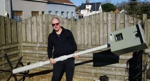 Αγανακτισμένος ιδιοκτήτης έβαλε ραντάρ ταχύτητας στην αυλή του σπιτιού του