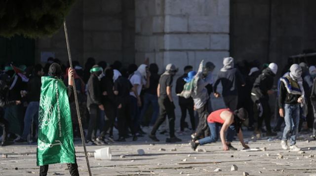 Ιερουσαλήμ: Χάος στο τζαμί Αλ Άκσα - Περισσότεροι από 100 τραυματίες από τα επεισόδια