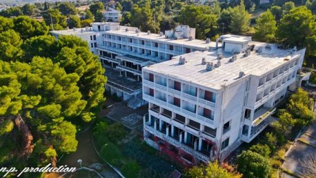 Το εγκαταλελειμμένο ξενοδοχείο 