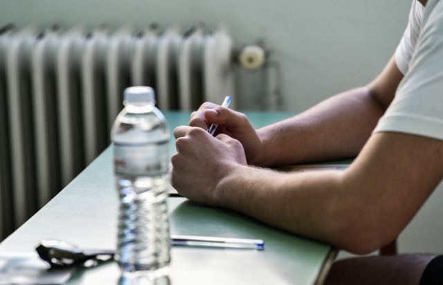 Πανελλαδικές 2024 - ΓΕΛ: Αντέγραψαν δύο λέξεις λάθος στο ποίημα του Κ. Παλαμά στο μάθημα της Νεοελληνικής Γλώσσας