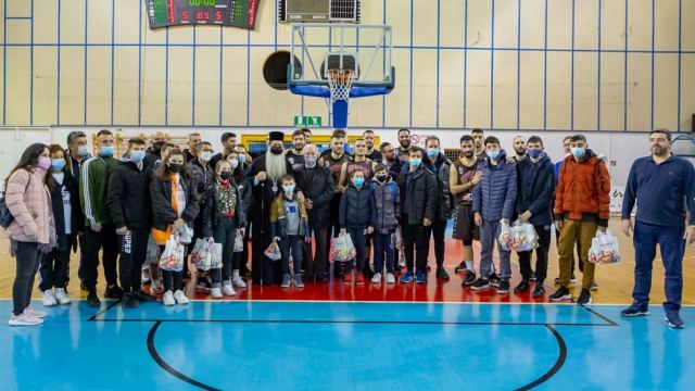 Κοντά στον Έσπερο Λαμίας ο Φθιώτιδος Συμεών μαζί με μαθητές του Εκκλησιαστικού Σχολείου (ΦΩΤΟ)