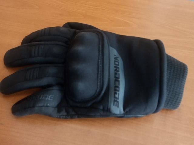 Βρέθηκε το γάντι μηχανής της φωτογραφίας