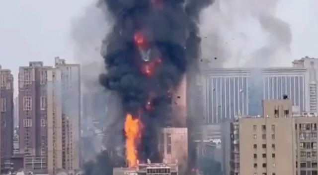 Κίνα: Μεγάλη φωτιά σε ουρανοξύστη με 42 ορόφους - Σοκάρουν τα βίντεο