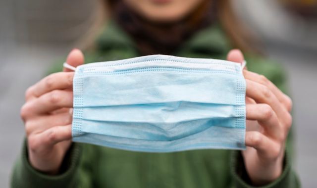 «Φρένο» από Πλεύρη για τις μάσκες - Μπορεί να μην καταργηθεί το μέτρο από 1η Ιουνίου