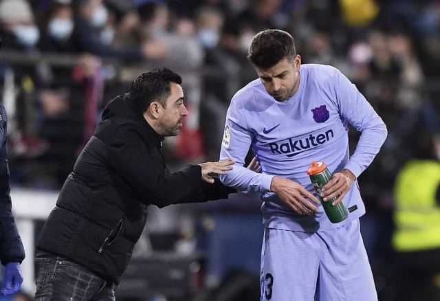 Ο Τσάβι τελειώνει τον Πικέ από την Μπαρτσελόνα