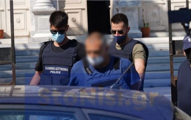 Λέσβος: Προφυλακιστέος ο αστυνομικός για βιασμό της 14χρονης – Κατέρρευσε η μητέρα της ανήλικης