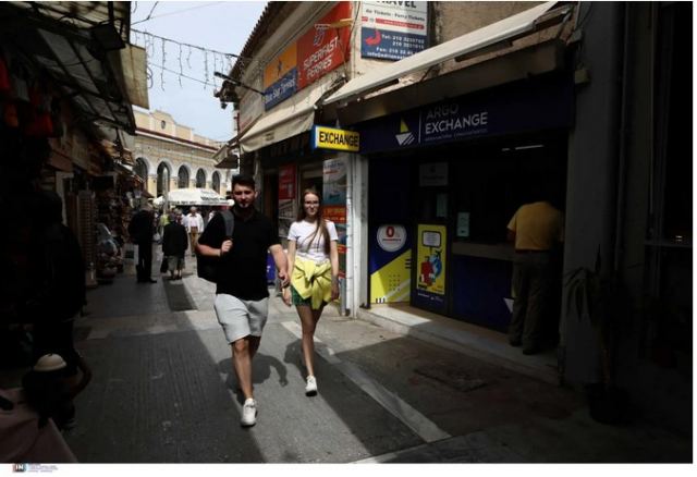 Κορωνοϊός: Η διασπορά των παραλλαγών της Όμικρον φέρνει αύξηση κρουσμάτων και θανάτων