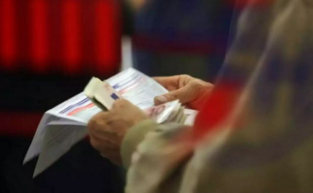 Ακρίβεια: Το σχέδιο για τους φουσκωμένους λογαριασμούς στο ρεύμα - Πλαφόν στις τιμές χονδρικής και αυξήσεις επιδομάτων