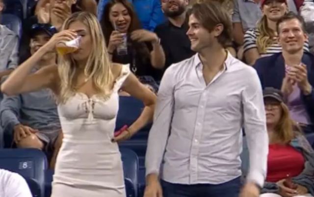 US Open: Η ξανθιά που πίνει μπίρες μονορούφι «ξαναχτύπησε»