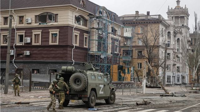 Η Μαριούπολη δεν έχει πέσει, δεν παραδινόμαστε, θα πολεμήσουμε μέχρι τέλους λέει ο Ουκρανός πρωθυπουργός