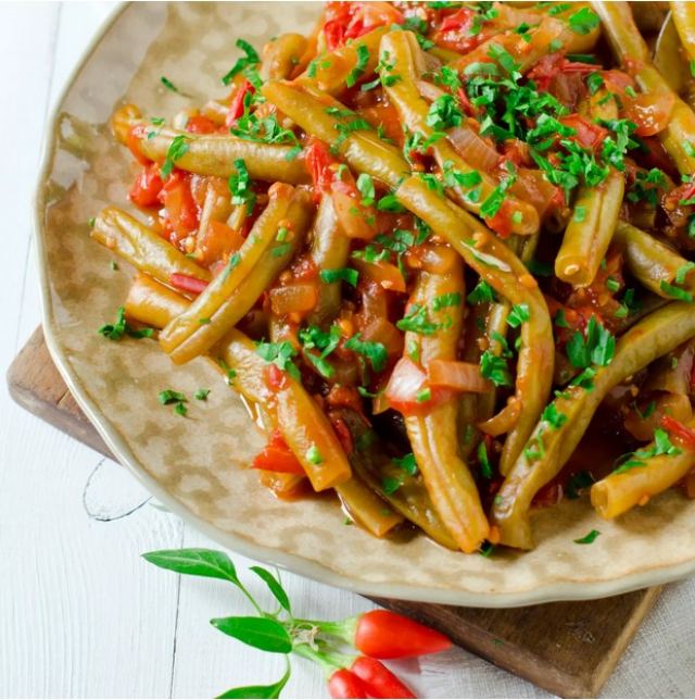 Με τι συνοδεύουμε τα λαδερά του καλοκαιριού;