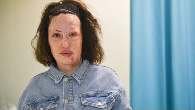 Ιωάννα Παλιοσπύρου: Ποζάρει χαμογελαστή με make up, μπροστά από τον καθρέφτη και αποκαλύπτει τις σκέψεις της